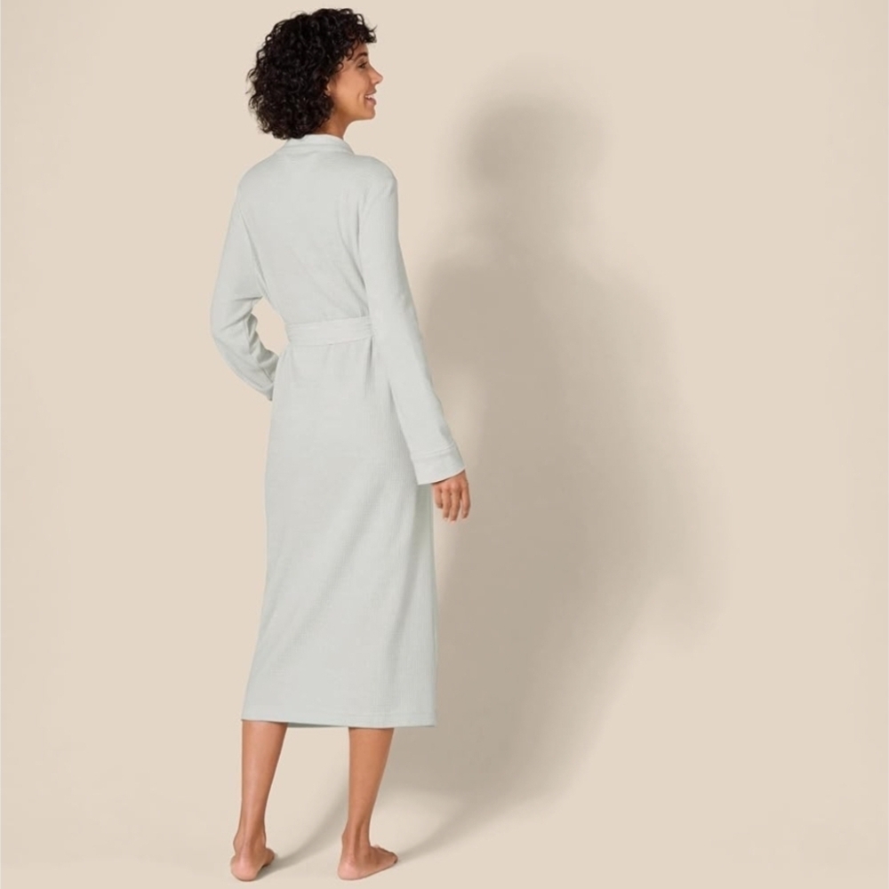 New Amazon Essential Cream Women's Robe - Picture 2 of 4